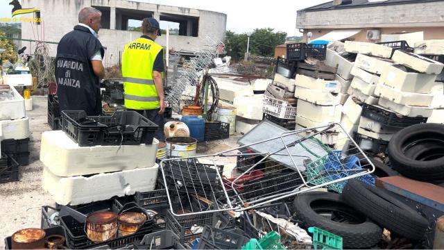 Guardia di Finanza Macerata, sequestrata discarica abusiva e rifiuti pericolosi per l'ambiente