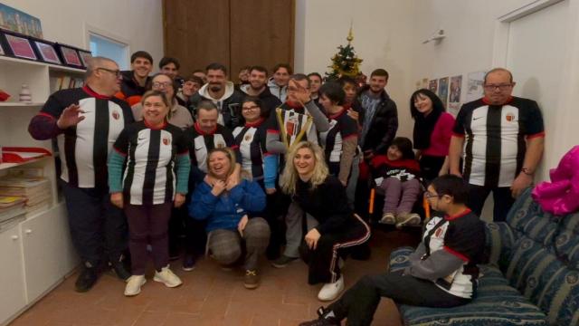 Ascoli Calcio, visita alla sede dell'Anffas per il tradizionale scambio di auguri natalizi