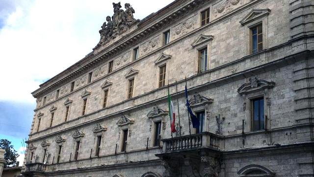Robin Hood-Rete Studenti Medi con CGIL e FLC-CGIL: Flash mob davanti alla Prefettura di Ascoli 