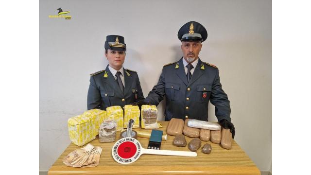 Blitz della Guardia di Finanza a Porto San Giorgio: 2 arresti e sequestro di oltre 8 chili di stupefacenti