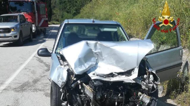 Offida, scontro fatale tra due auto lungo la Provinciale 43. Uomo perde la vita