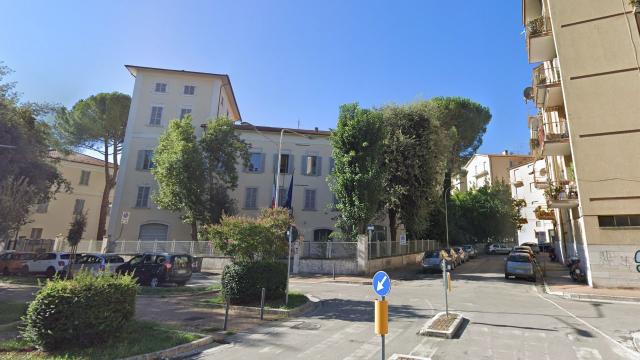 Ascoli Piceno, regolamentazione stradale in via Benedetto Croce per l'installazione di gru edile
