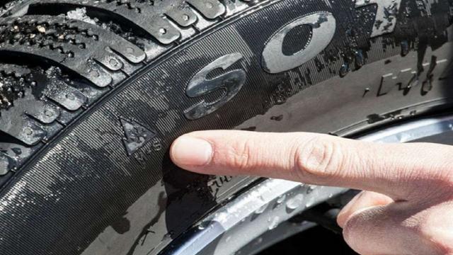 Come verificare lo stato delle gomme invernali: posso tenerle o vanno cambiate?