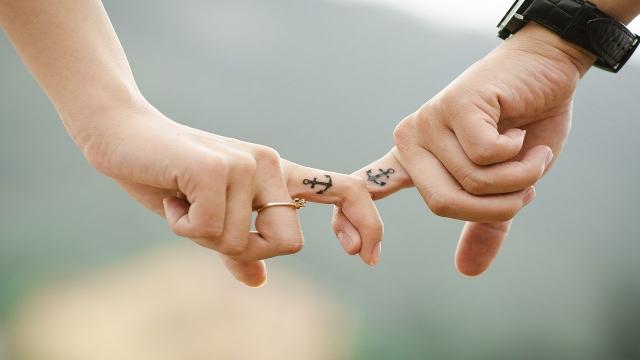 Sempre più digital: i rapporti tra donne e uomini