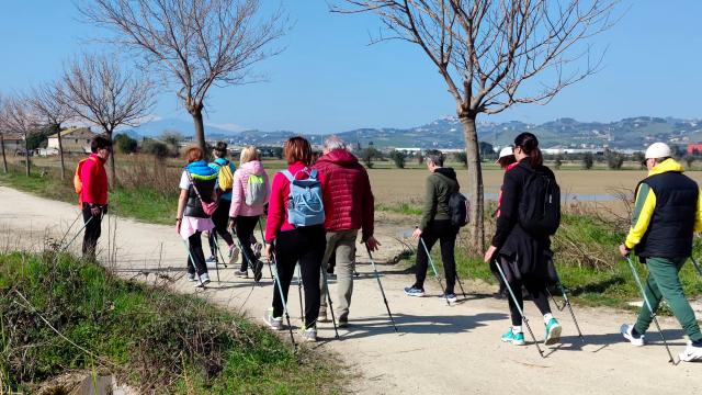 'Sport in rosa', tanti partecipanti alla Sentina per una giornata di movimento con Nordic Walking e Fitwalking