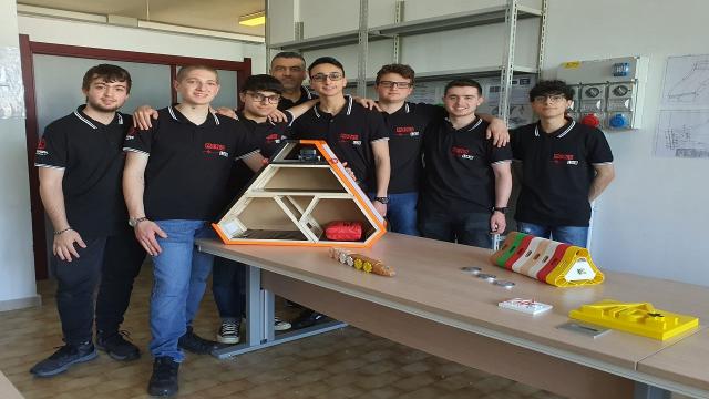 Ascoli: concorso Tecnicamente, l'I.T.T. ''E. Fermi'' di nuovo in finale nazionale a Milano