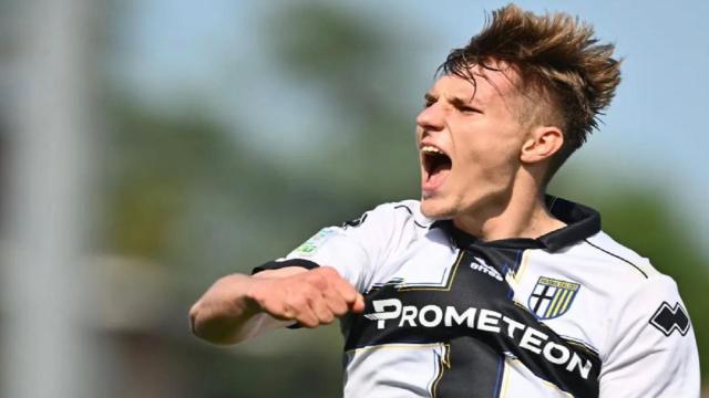 Parma-Brescia 2-0, una doppietta di Benedyczak lancia i crociati e complica la rincorsa salvezza delle Rondinelle