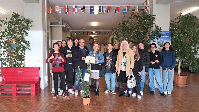 San Benedetto del Tronto, Comune consegna essenza arborea all'Istituto ''Capriotti''