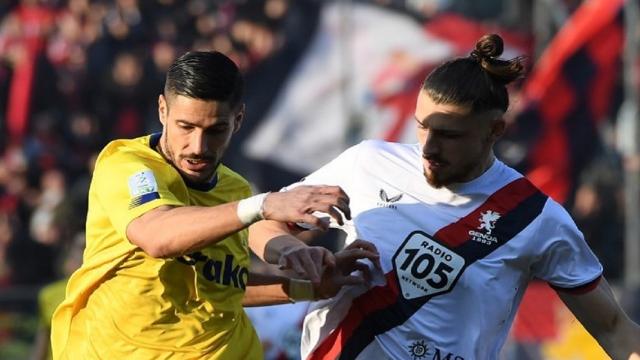 Modena-Genoa 2-2, Bani nel finale evita la sconfitta ai rossoblù. Espulso Oukhadda al 59'