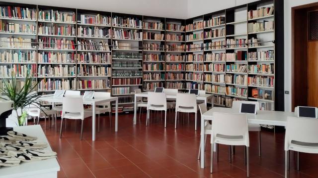 A Offida parte progetto 'Bussola digitale'. Alla Biblioteca spazio a formazione uso computer, programmi e servizi online
