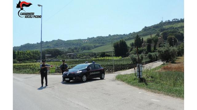 Carabinieri Porto d'Ascoli, arrestati due fratelli sorpresi a bordo di un'auto rubata