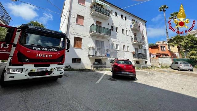 San Benedetto del Tronto, appartamento in fiamme. Anziana donna rinvenuta cadavere dai Vigili del Fuoco