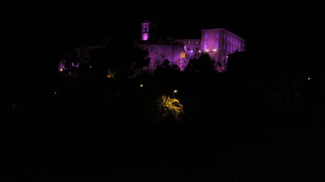 Monteprandone celebra la Giornata Internazionale dell’Epilessia illuminando di viola Palazzo Comunale e Borgo Storico 