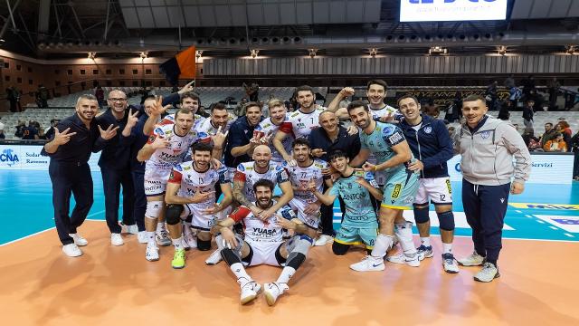 Pallavolo A2, per la Yuasa Battery Grottazzolina emozionante vittoria al tie-break a Ravenna