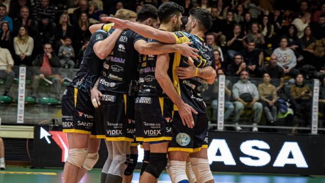 Pallavolo A2, la Yuasa Battery Grottazzolina doma Ortona e centra la 14esima vittoria in campionato