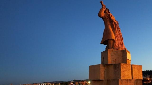 Giornata internazionale dell’epilessia a San Benedetto del Tronto, il 'Monumento al pescatore' si illumina di viola