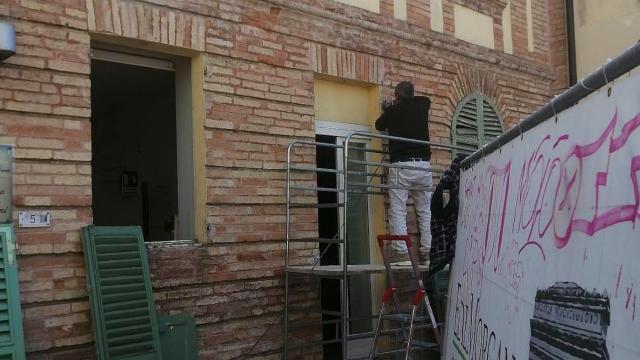 San Benedetto del Tronto, si sostituiscono gli infissi di Palazzo Piacentini