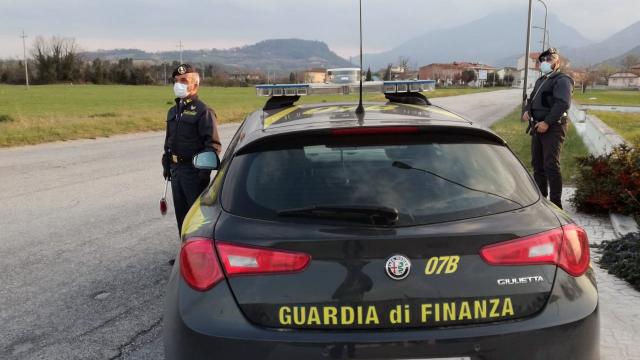 Guardia di Finanza: 62 persone indagate e sequestro beni per oltre 20 milioni a società settore petrolifero 