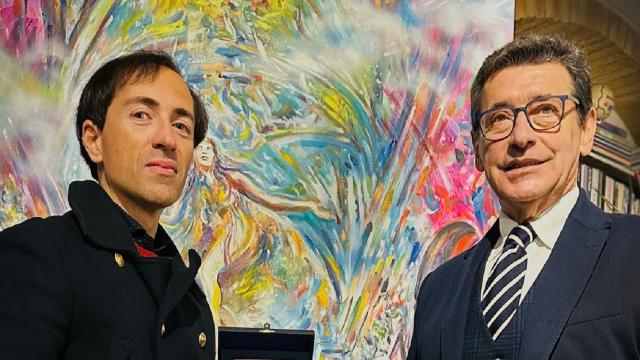 Carabinieri, donata ad artista Vespasiani targa del Gruppo delle Medaglie d’Oro al Valor Militare d’Italia