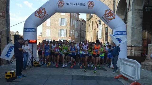 Ripatransone accoglie con entusiasmo il ritorno della 'Ripanina': successo per la gara podistica di 7,5 km 