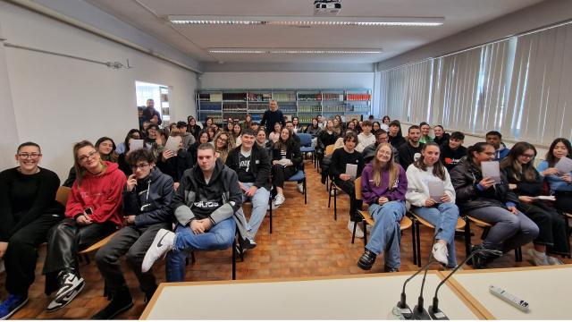 San Benedetto del Tronto, l'IIS 'A. Capriotti' incontra lo scrittore Fabio Bacà