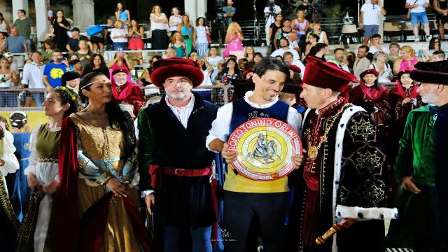 Cna Picena, gli Ori delle Dame brillano nel corteo storico della Quintana. Il premio 'Tonino Orlini' ad Innocenzi