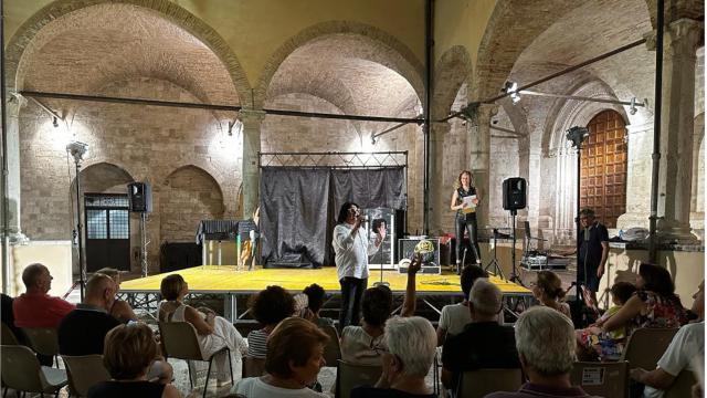 Rassegna 'Cabaret Show' incanta Ascoli Piceno: successo per la serata by 'Lido degli Aranci'