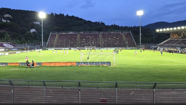 Arezzo-Ascoli, ammenda per il club bianconero a causa di un fumogeno lanciato nel recinto di gioco