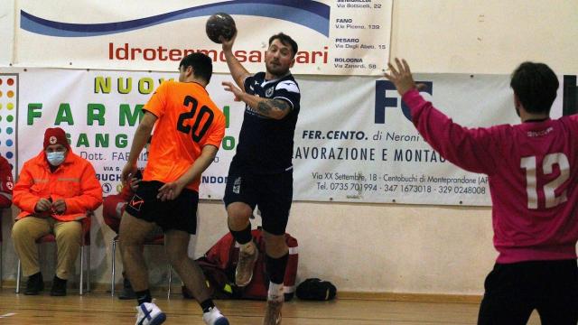Pallamano Serie B, l'Handball Club Monteprandone sbanca Ancona e resta al secondo posto
