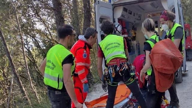 Vigili del Fuoco e Soccorso Alpino e Speleologico, salvata una donna in difficoltà sul Monte Conero