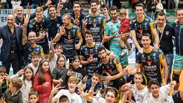 Pallavolo A2, la Yuasa Battery Grottazzolina apre il 2024 battendo 3-0 Reggio Emilia