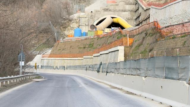 Marche, 109 milioni di euro per 112 strade. Castelli: ''Risorse ingenti e assolutamente puntuali''