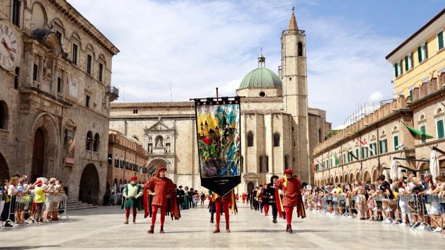 Quintana Ascoli Piceno, la rievocazione a Milano per i settant'anni della Giostra. Fioravanti: ''Incredibile vetrina''