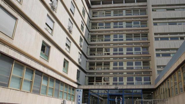 Ginecologo dell'ospedale 'Mazzoni' di Ascoli Piceno fa nascere suo figlio eseguendo personalmente cesareo su sua moglie 