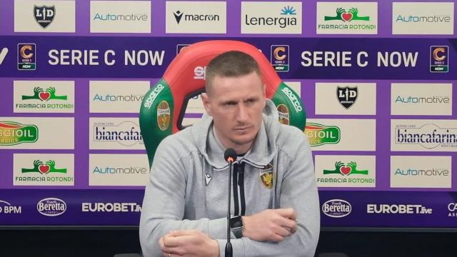 Ternana, incredibile dietrofront. Annullato l'esonero di Abate, il tecnico resta sulla panchina rossoverde