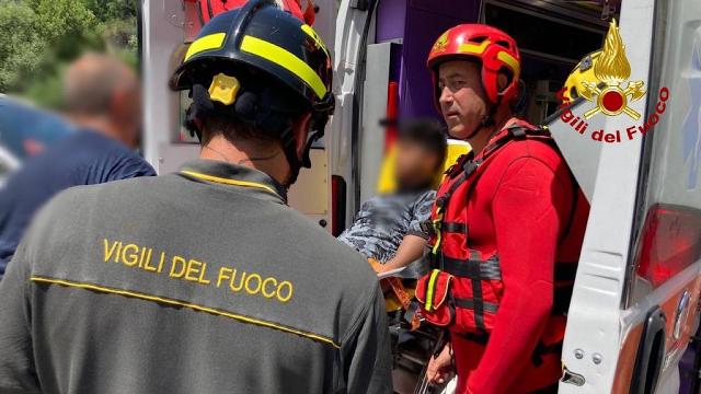 Ascoli Piceno, tratte in salvo tre persone in difficoltà mentre facevano bagno sul Castellano