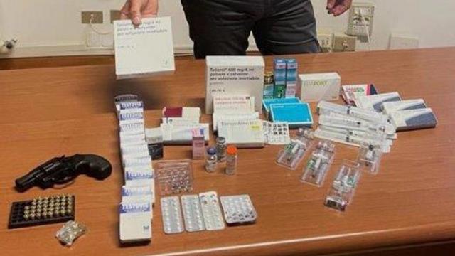 Guardia Finanza Macerata: sequestrati pistola scacciacani, munizioni e sostanze dopanti detenuti illegalmente