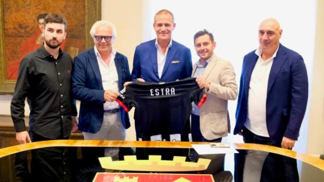 Ascoli Piceno, Estra in campo al fianco del Picchio. Fioravanti: “Felici del rapporto instaurato col territorio”