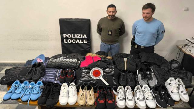 Ascoli Piceno, sequestrati capi di abbigliamento contraffatti nell'ambito dell'operazione antiabusivismo commerciale