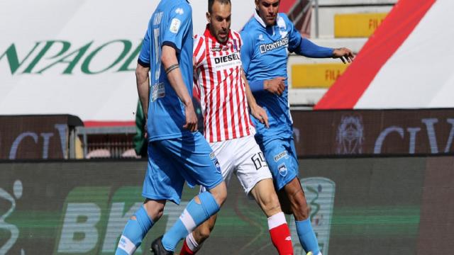 Serie B 30° turno: goleade esterne di Venezia e Lecce. Ancora ko Entella e Pescara