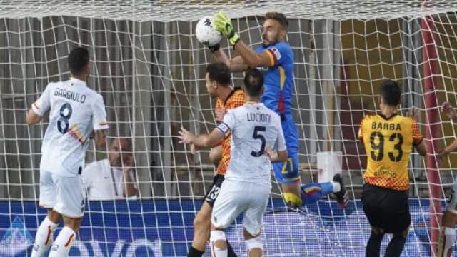 Benevento-Lecce 0-0, tantissime occasioni ma nessuna rete allo stadio ''Vigorito''