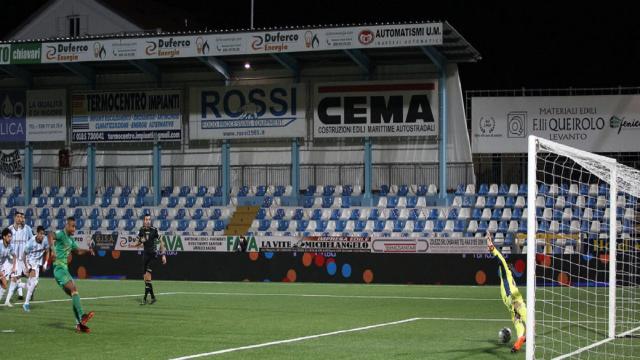 Serie B, anticipi 13° turno. Quinto ko di fila per l'Entella, senza reti Frosinone-Salernitana