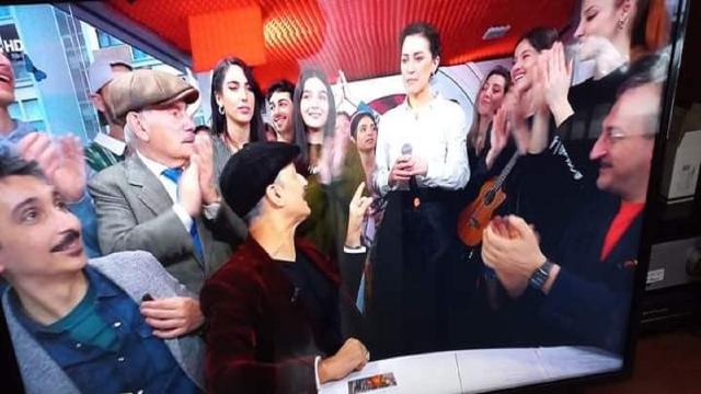 Lido degli Aranci, la grottammarese Gloria Conti incanta Fiorello a Viva Rai 2