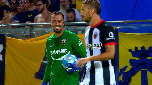 Ascoli Calcio, Viviano sempre in campo in campionato. Contributo importante anche con i piedi: 308 i palloni toccati