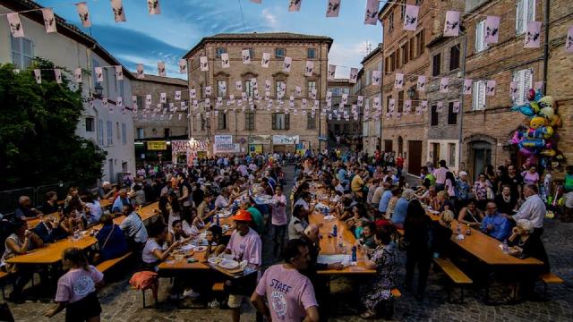 Montefiore dell'Aso, ha preso il via la ''Maialata in Piazza''. Spazio anche alla beneficenza