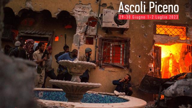 Ad Ascoli Piceno torna il Festival del Reportage nella suggestiva cornice del chiostro del Museo dell'Arte Ceramica