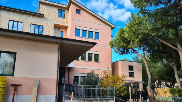 Grottammare, cantiere a pieno ritmo nella scuola di via Marche per sicurezza sismica ed efficienza energetica