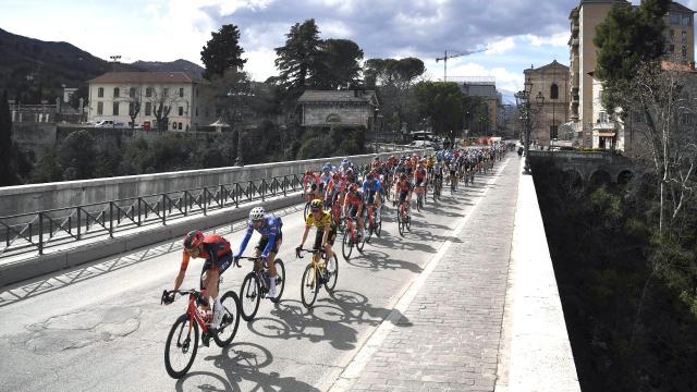 Tirreno Adriatico 2023, vince lo sloveno Roglic la quarta tappa con passaggio ad Ascoli