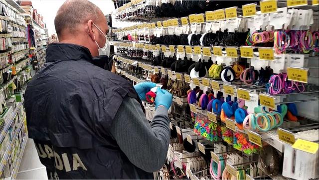 Guardia Finanza Civitanova Marche, sequestrati oltre 5mila articoli insicuri per la salute 