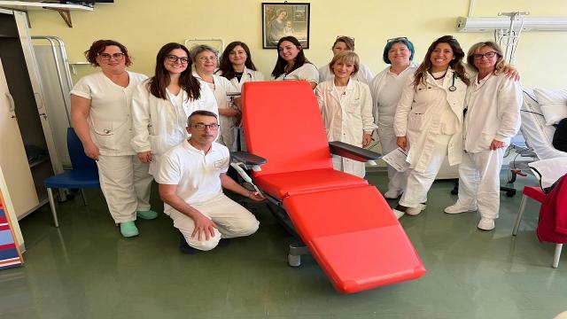Ospedale San Benedetto, Ast Ascoli acquista poltrona meccanizzata per trattamenti oncologici con donazioni di 3 famiglie